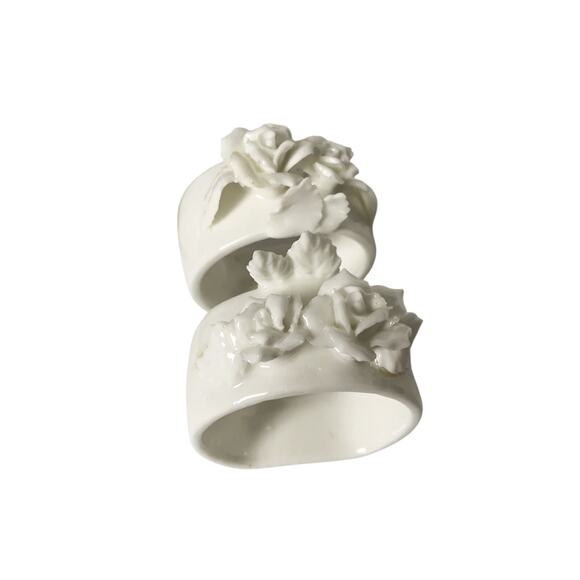 Vintage Set of 4 White Porcelain Roses Napkin Rings - Picture 3 of 6